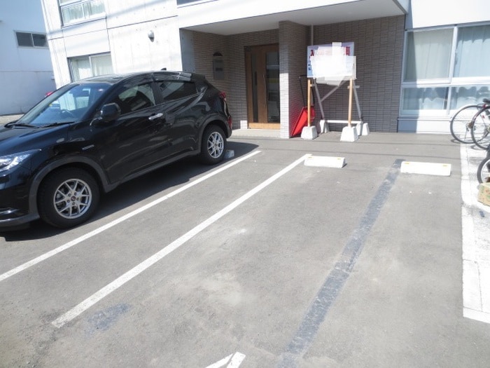 物件外観写真5　(駐車場)