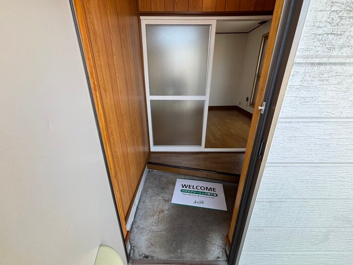 物件内観写真16　(玄関)