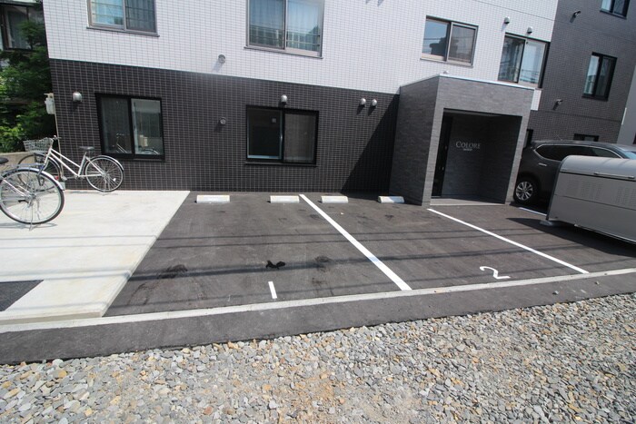 物件外観写真5　(駐車場)