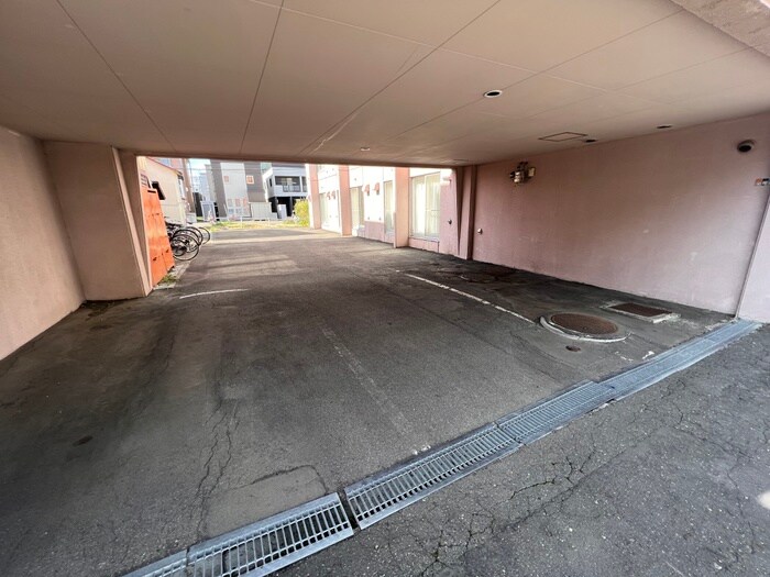 物件外観写真5　(駐車場)