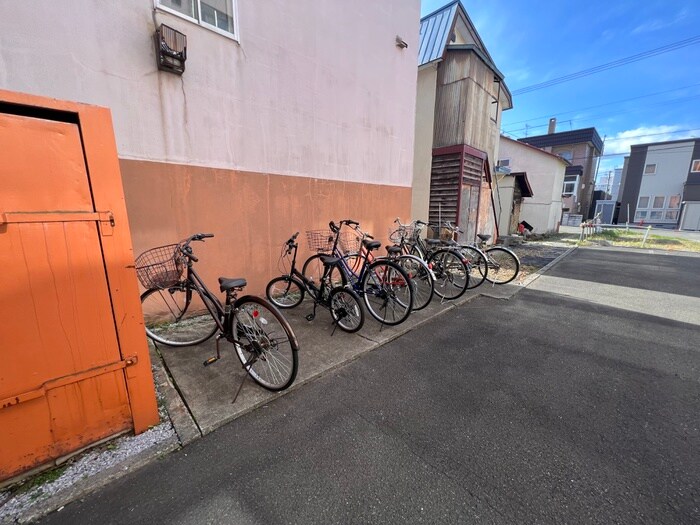 物件外観写真6　(駐輪場)