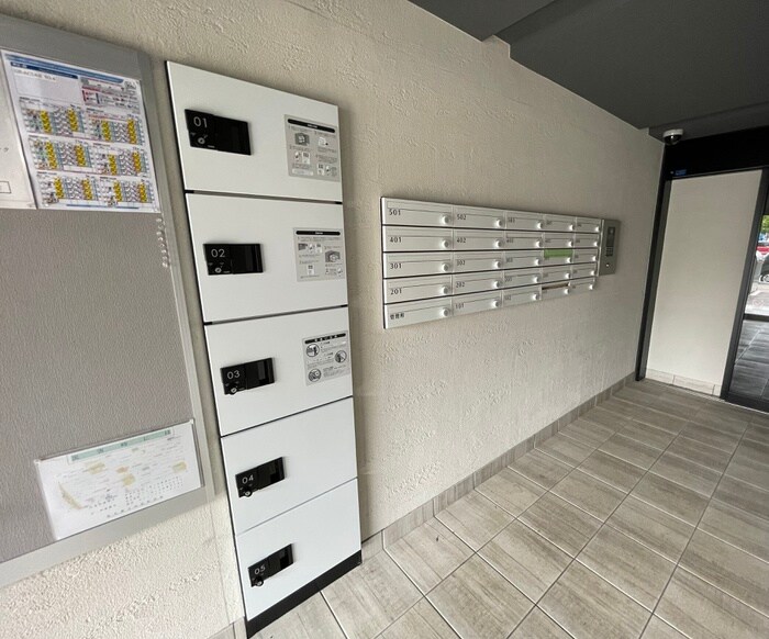 物件外観写真6　(エントランス部分)