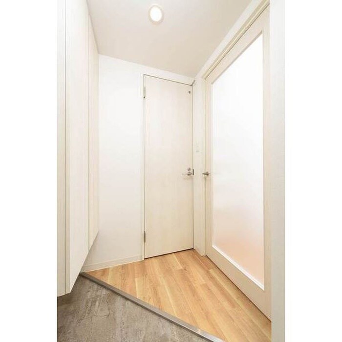 物件内観写真16　(玄関)