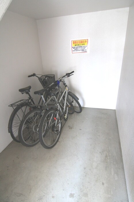 物件外観写真3　(駐輪場)