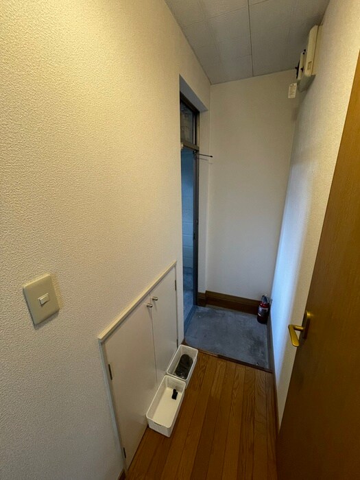 物件内観写真16　(玄関)