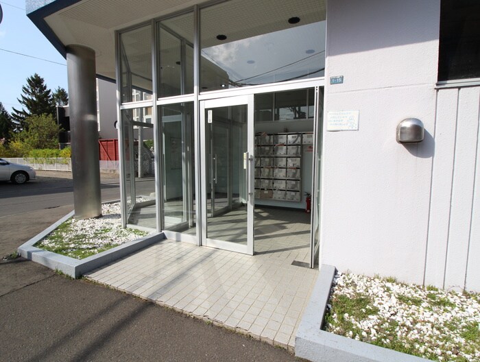 物件外観写真5　(エントランス部分)