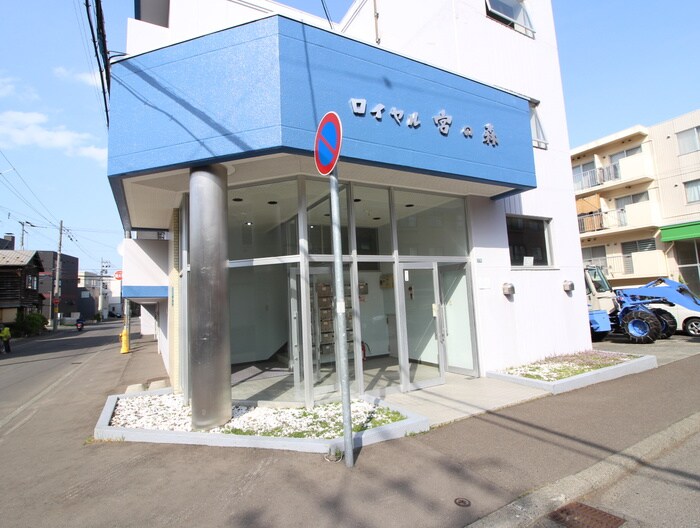 物件外観写真6　(エントランス部分)