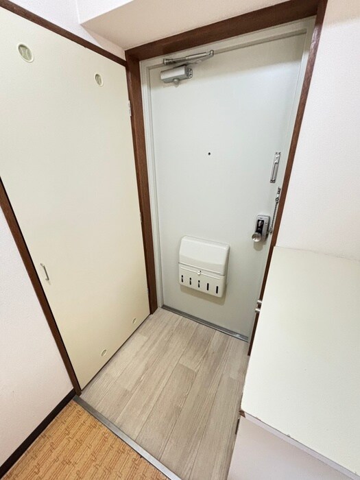 物件内観写真16　(玄関)