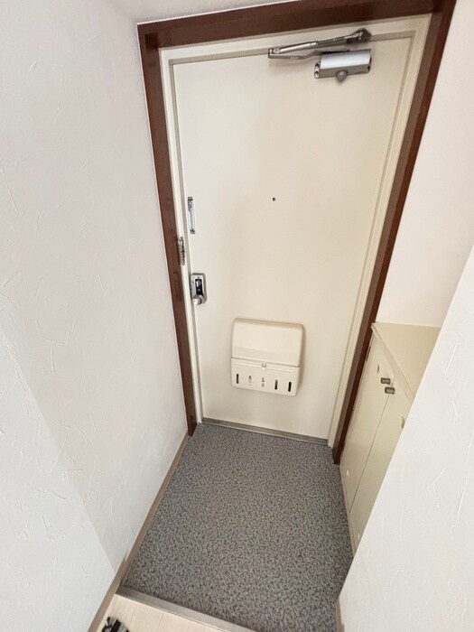 物件内観写真16　(玄関)