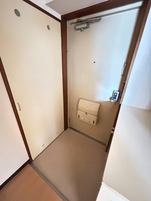 物件内観写真16　(玄関)