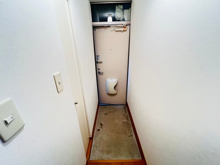物件内観写真16　(玄関)
