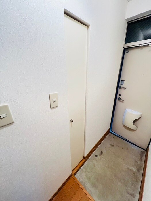 物件内観写真18　(玄関)