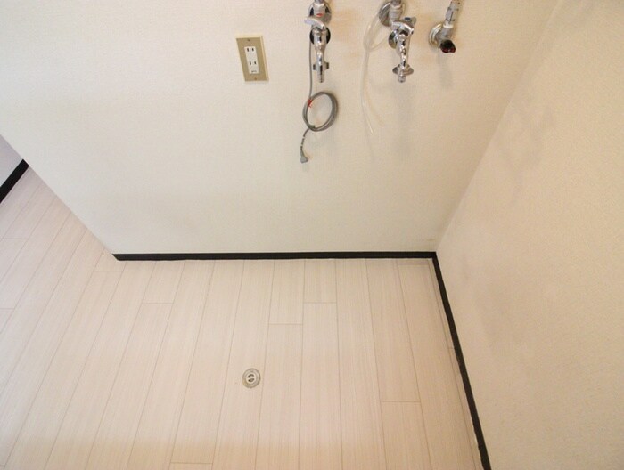 物件内観写真13　(洗濯機置場)