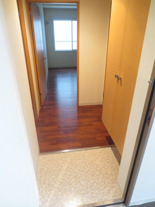 物件内観写真9　(玄関)