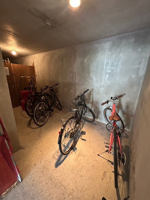 物件外観写真5　(駐輪場)