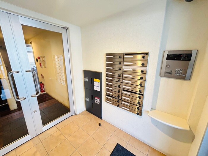 物件外観写真4　(エントランス部分)