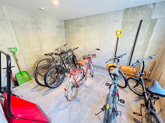 物件外観写真5　(駐輪場)