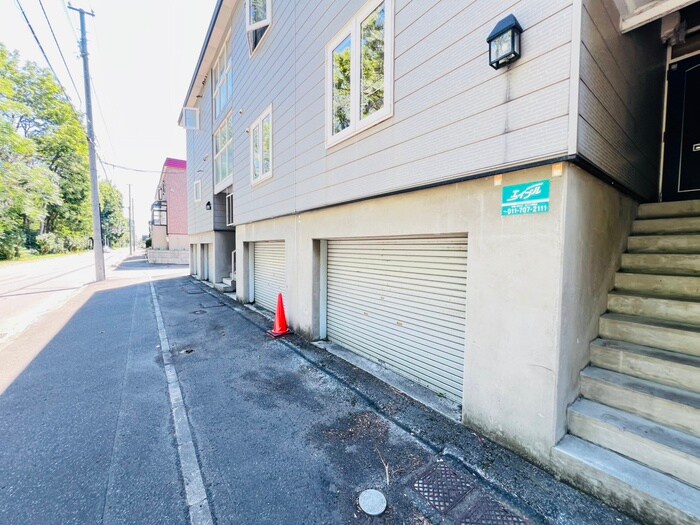 物件外観写真6　(駐車場)