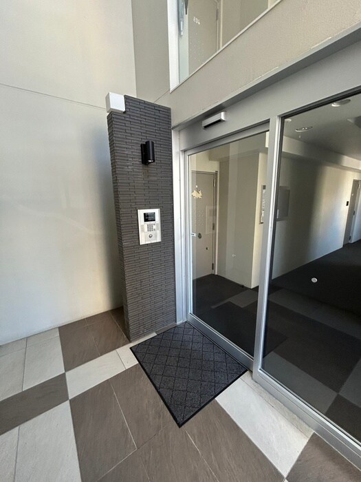 物件外観写真4　(エントランス部分)