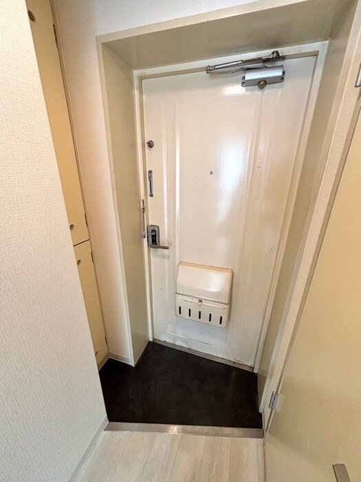 物件内観写真13　(玄関)