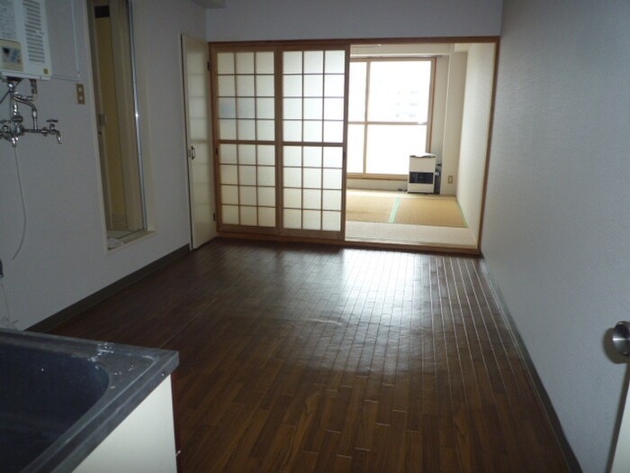 物件内観写真2　(居室)