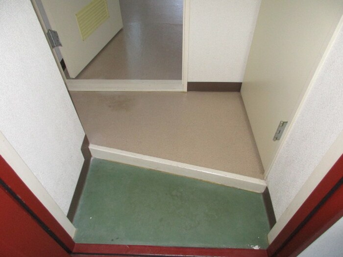 物件内観写真2　(玄関)