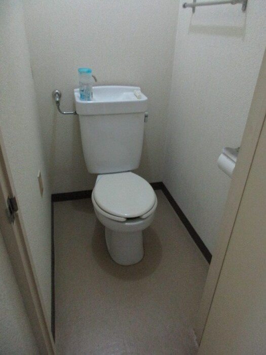 物件内観写真3　(トイレ)