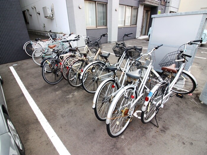 物件外観写真6　(駐輪場)