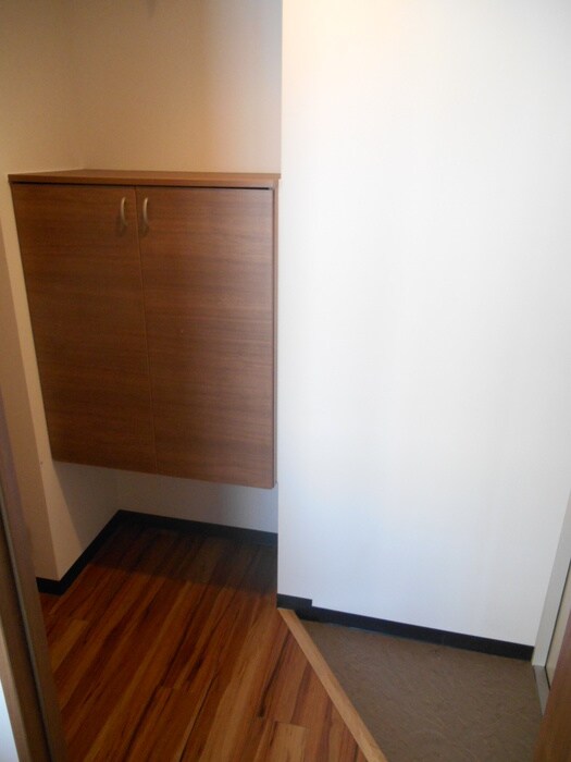 物件内観写真16　(玄関)