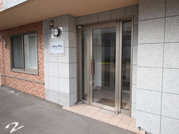 物件外観写真3　(エントランス部分)