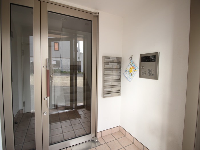 物件外観写真4　(エントランス部分)