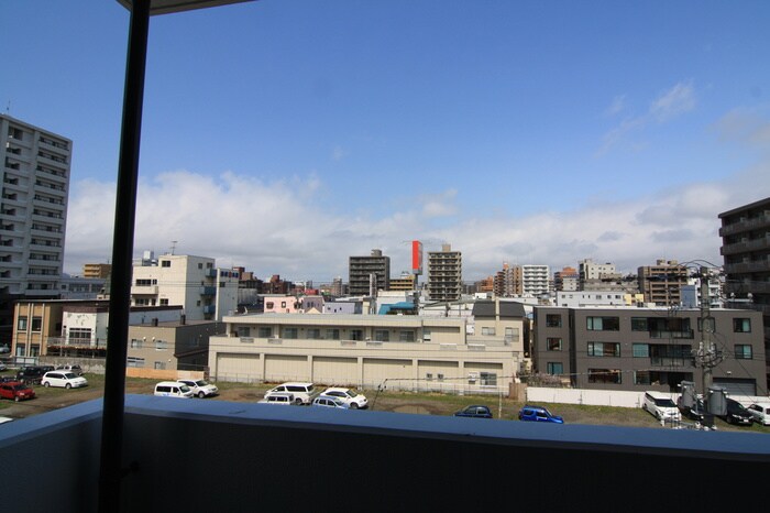 物件内観写真16　(室内からの展望)