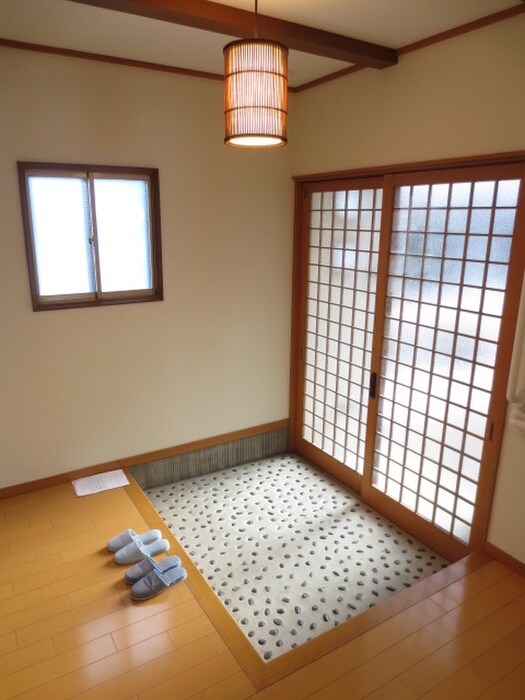 物件内観写真3　(玄関)