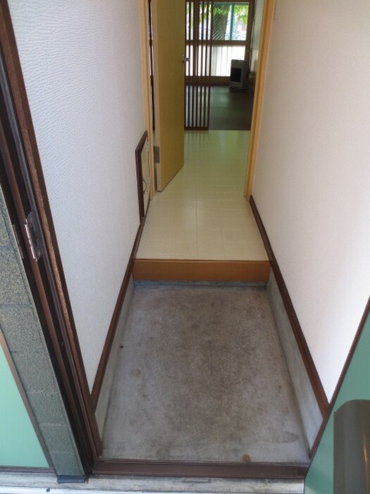 物件内観写真11　(玄関)