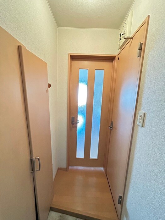 物件内観写真11　(玄関)