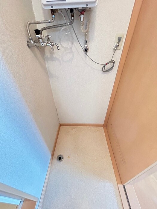 物件内観写真12　(洗濯機置場)