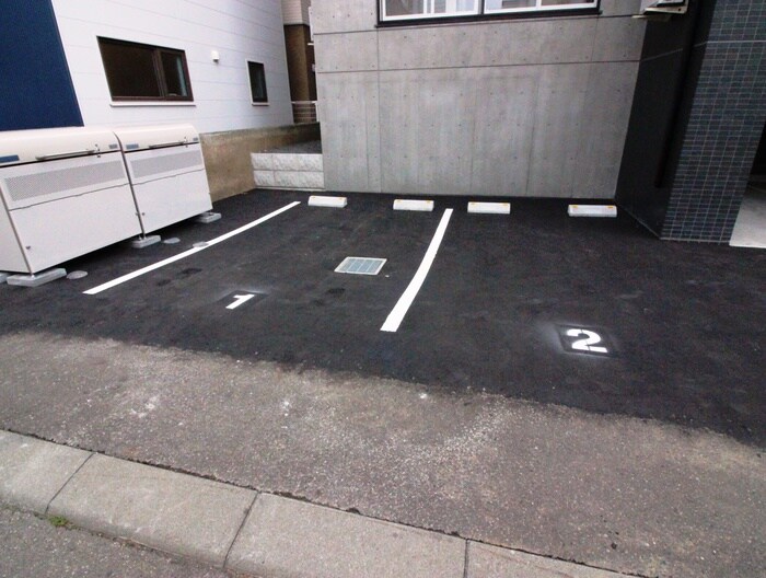 物件外観写真4　(駐車場)