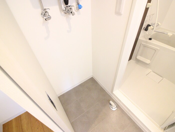 物件内観写真18　(洗濯機置場)