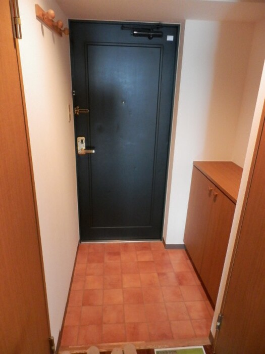 物件内観写真16　(玄関)