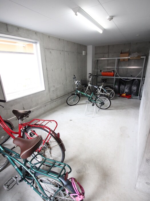 物件外観写真6　(駐輪場)