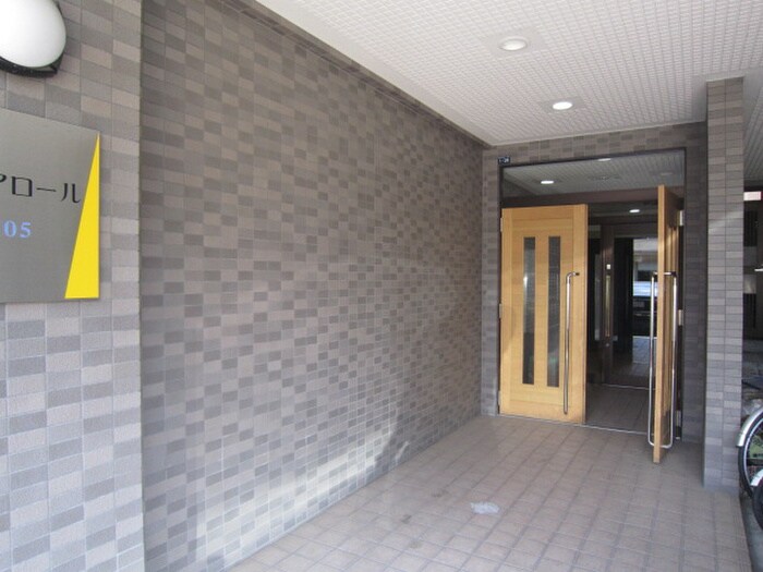 物件外観写真3　(エントランス部分)