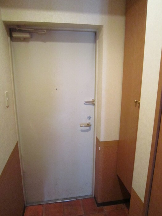 物件内観写真13　(玄関)