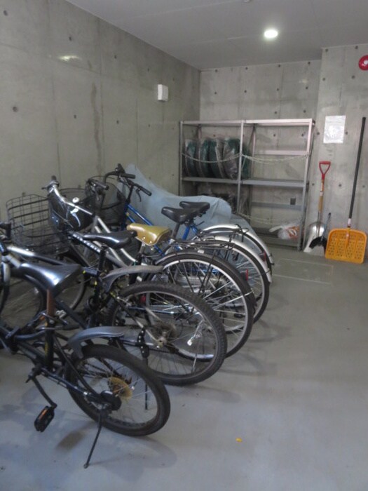 物件外観写真5　(駐輪場)