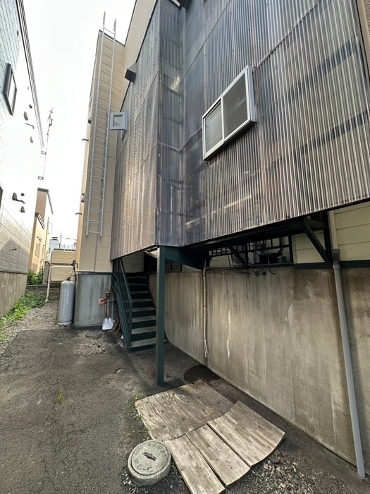 物件外観写真5　(エントランス部分)