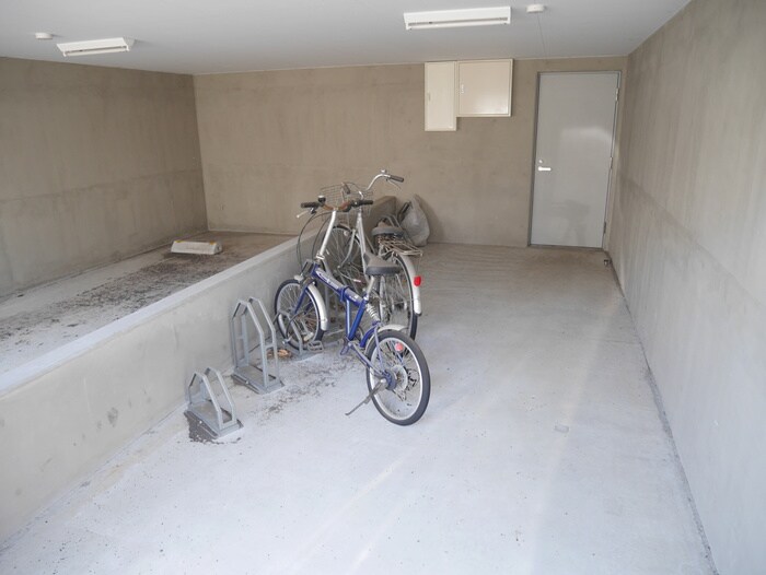 物件外観写真5　(駐輪場)