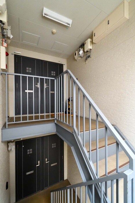 物件外観写真5　(エントランス部分)