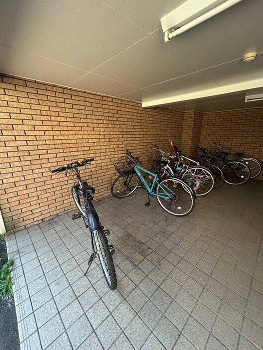 物件外観写真4　(駐輪場)