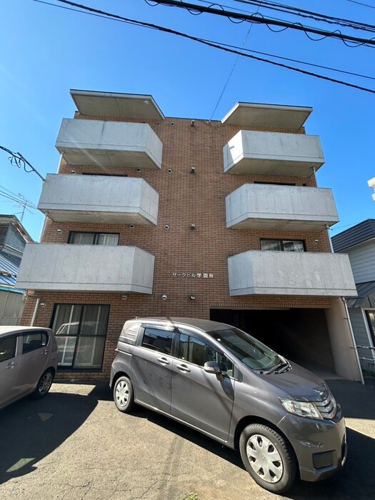 物件外観写真6　(駐車場)