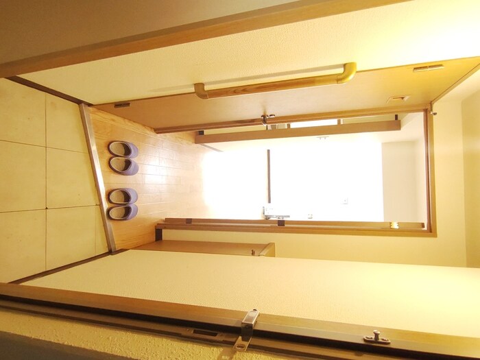 物件内観写真16　(玄関)