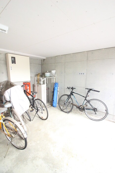 物件外観写真4　(駐輪場)